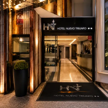 Hotel Nuevo Triunfo Отели рядом с достопримечательностью «Торговый центр Maremagnum»