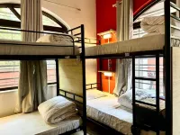Hostel Lifespace- Twin Bungalow with Pods, Bunks, Private Rooms, CoWork & Cafe