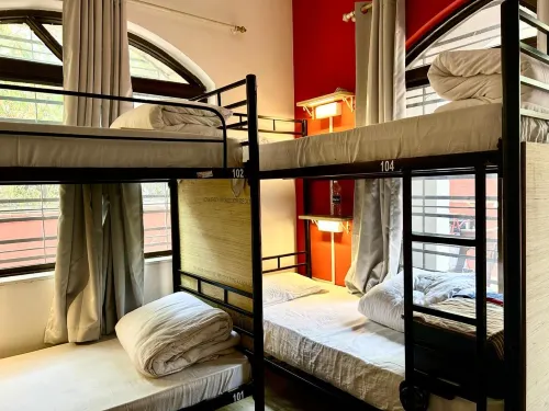 Hostel Lifespace- Twin Bungalow with Pods, Bunks, Private Rooms, CoWork & Cafe
