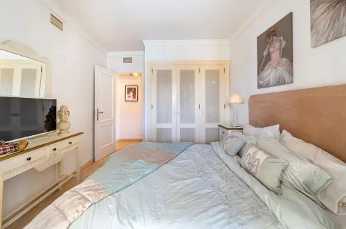 Lalq13 Stunning Frontline Golf 3 Bed Apt - 4-Sterne