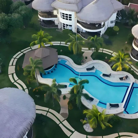 Pura Vida Beach & Dive Resort