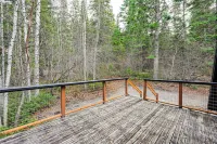 Group Escape w/ Hot Tub, 18 Mi to Bavarian Village - Homestays