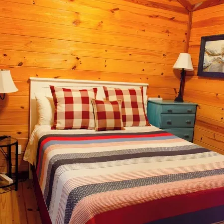 Modern Private Cabin, Fishing, Shooting Range, Fire Pit, 4WD Trails & Canoeing