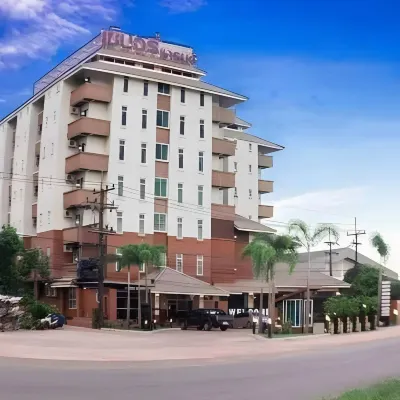 Century Grand Hotel Hotel berhampiran Bung Kan