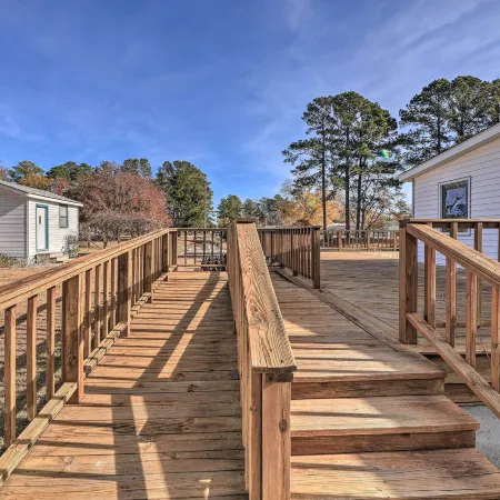 'Cozy Cottage' w/ Shared Dock on Dawson Creek