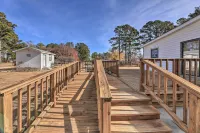 'Cozy Cottage' w/ Shared Dock on Dawson Creek - 3-Star