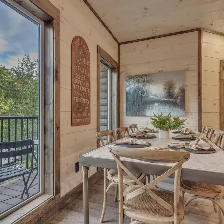 Friendly Bear Plunge is a 5br/5ba Vacation Retreat Complete With Beautiful Views