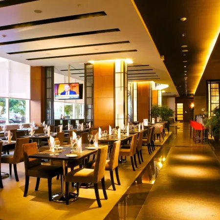 Holiday Inn GUAYAQUIL AIRPORT by IHG Отели рядом с достопримечательностью «Кеннеди»