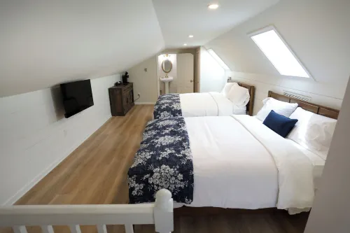 Cypress River Inn & Spa - Homestays