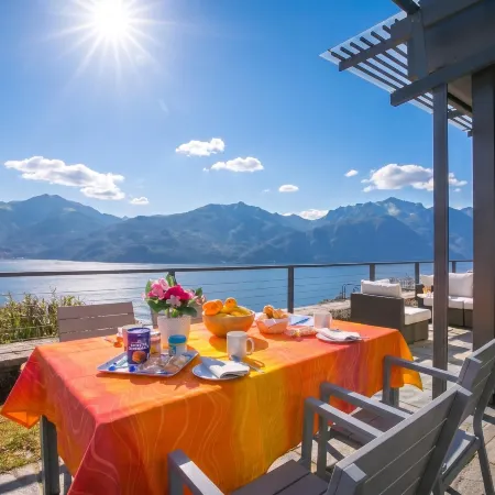 Penthouse-LakeView-AC-Private Garden