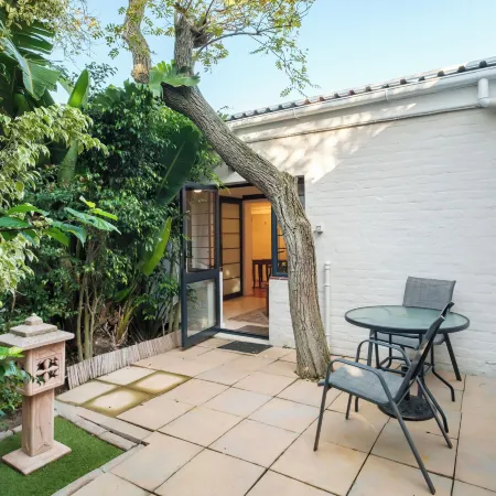 Paradiso Guesthouse & Self-Catering Cottage