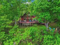 Family friendly log home has great lake views from huge deck! - Chalets