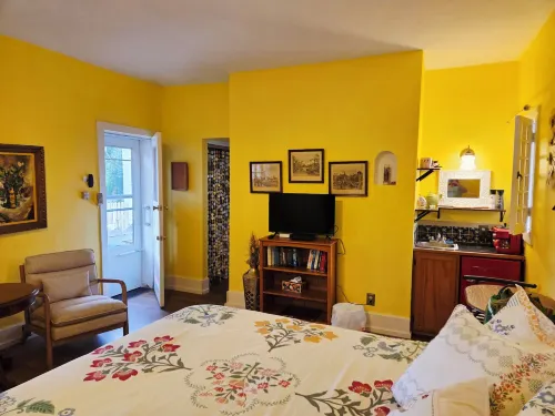 Hobbs House - 2-Star