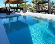 Modern lakeside pool home near hardrock and fll airport - Pools
