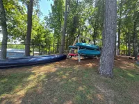 FamiLee Lakehouse Retreat Football & Fishing DogFriendly w-HotTub & BoatDock - 4-Star