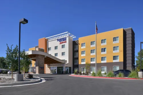 Fairfield Inn & Suites Farmington - parking