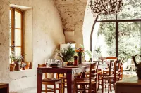 Le Galinier Lourmarin, a Beaumier Guesthouse - 조식 운영