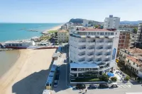 UNA HOTELS Imperial Sport Hotel Pesaro - 泳池
