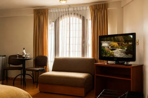 Calacoto King Suite | Garden + Concierge - Alojamientos