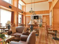 Hampton Inn & Suites Buffalo - 2-Star