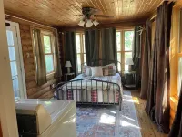 Relax and Reconnect in Private Cabin in the Wisconsin Forest. Pet Friendly. - Chalets