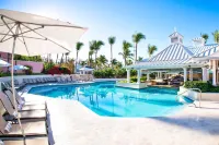 Comfort Suites Paradise Island - Pools