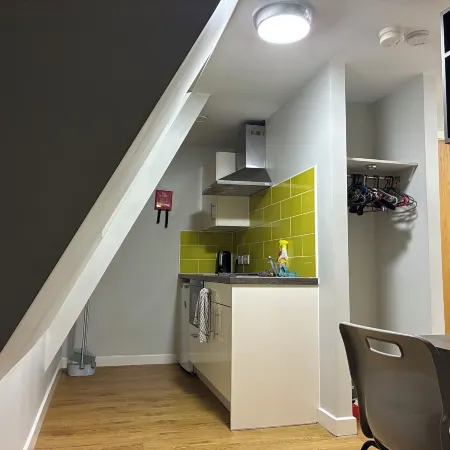 Apartment - Sleeps 1 - On Street Parking - Tv