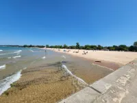 Vintage Cozy Cottage 2 Blocks from Ludington Beach - 3-Star