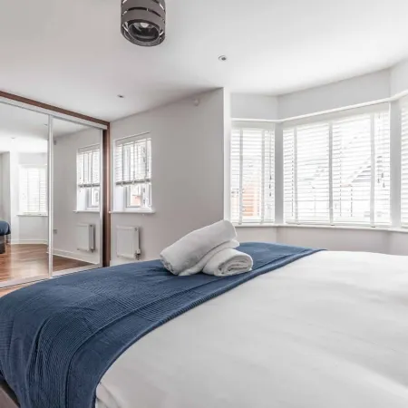4-Bedroom Retreat in Slough - By Tempstay