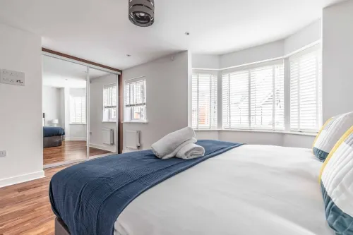 4-Bedroom Retreat in Slough - By Tempstay - 2-Star