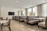 La Quinta Inn & Suites by Wyndham Williamsburg Historic Area - 2-Star