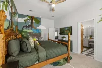 4 Themed Rooms 11 Min to Universal Kids - balcony