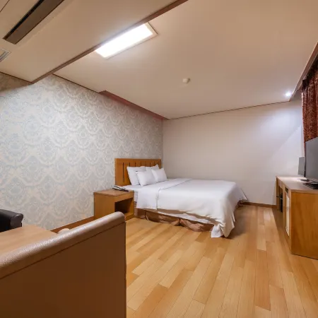 Prince Hotel Отели рядом с достопримечательностью «Бейсбол Стадион Ямсил»