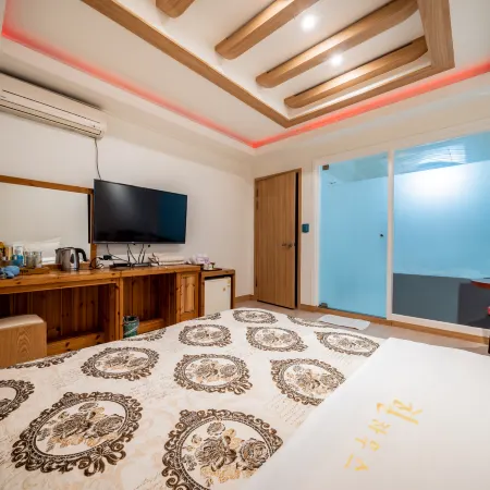 Anseong Hill House