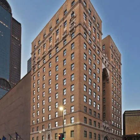 Hotel Indigo DALLAS DOWNTOWN by IHG Отели рядом с достопримечательностью «Dallas City Hall»