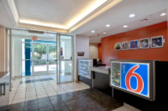 Motel 6-Gilroy, CA