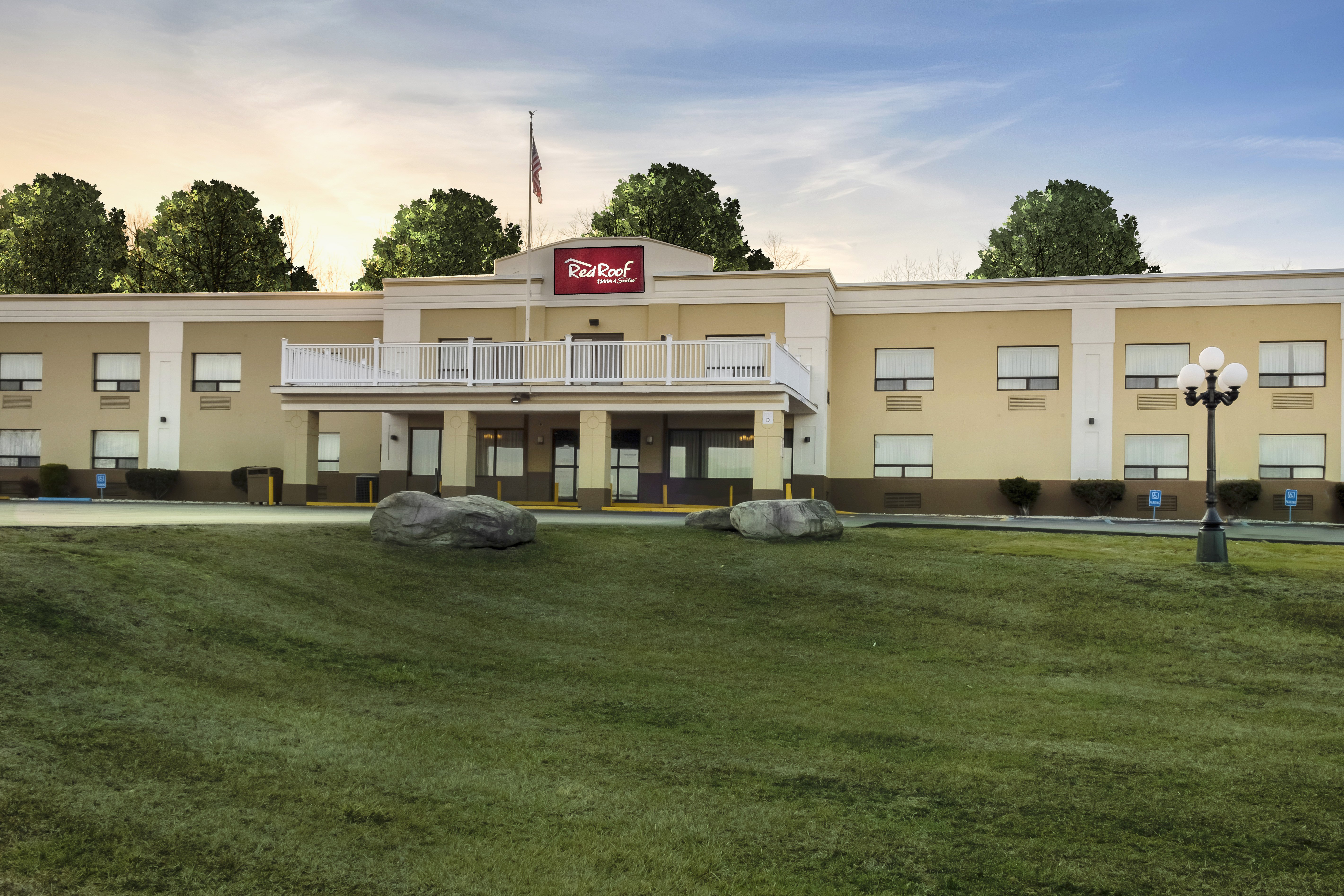 Red Roof Inn & Suites Newburgh – Stewart Airport