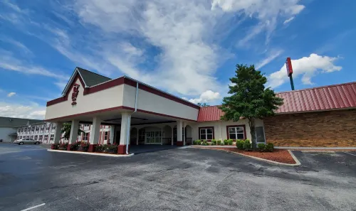 Red Roof Inn & Suites Manchester, TN Hotels in Tullahoma