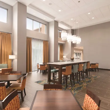 Hampton Inn & Suites DeLand