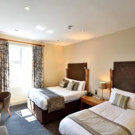 Queens Court Hotel