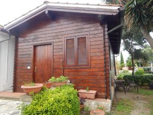 Bungalous with Garden in the Countryside of Rome