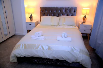 A Modern, Comfy Newly Remodeled 2Bd House Hotels near Dagenham & Redbridge Football Club Arena