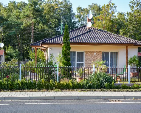 Twin Back Hotels in Fonyodi