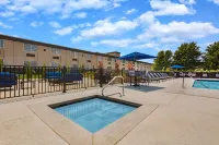 La Quinta Inn & Suites by Wyndham Joplin - Pools