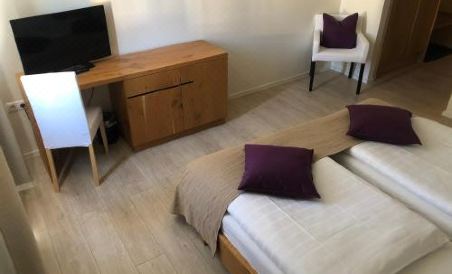 Hotel Restaurant Goldenes Ross - Housity
