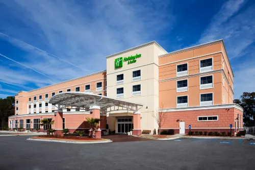 Holiday Inn & Suites Beaufort @ Highway 21 Hotels in Beaufort