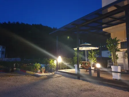 Goseong Shine House Pension Отели в г. Косон