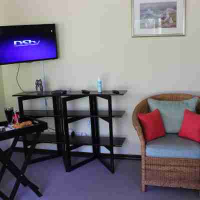 Wild Olive Cottage for 2 People in Wonderful Garden! Rooms