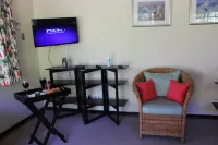 Wild Olive Cottage for 2 People in Wonderful Garden!