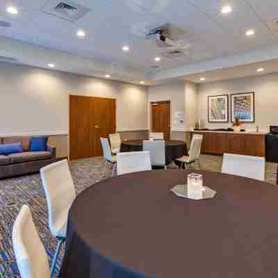 Holiday Inn Express & Suites Eau Claire West I-94 Dining/Meeting Rooms